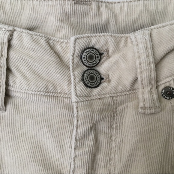 London Jean Cream Corduroy Pants (size 2, short, low-rise) - Picture 3 of 10